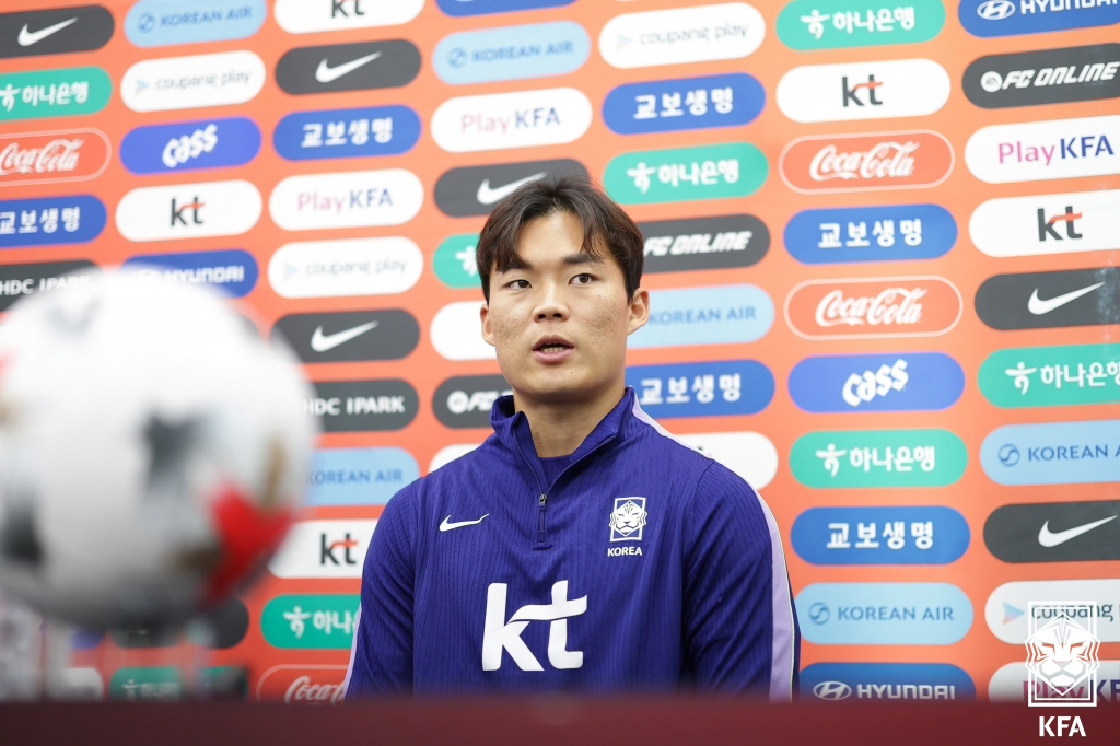 (서울=뉴스1) 김진환 기자 = 대한민국 축구 국가대표팀 오현규가 베네수엘라의 평가전을 하루 앞둔 1일 울산종합운동장에서 공식 기자회견을 하고 있다. (대한축구협회 제공, 재판매 …