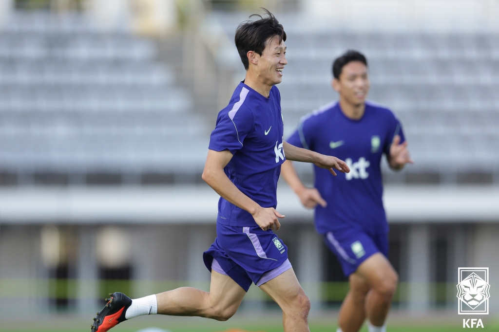 (서울=뉴스1) 김진환 기자 = 대한민국 축구 국가대표팀 선수들이 베네수엘라의 평가전을 하루 앞둔 1일 울산종합운동장에서 훈련을 하고 있다. (대한축구협회 제공, 재판매 및 DB …