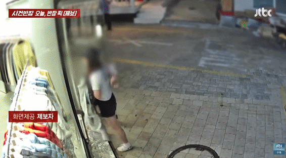 개업 첫날 14만원 패딩 훔친 女…봉툿값 100원만 내고 11만원 옷 슬쩍한 커플[영상]