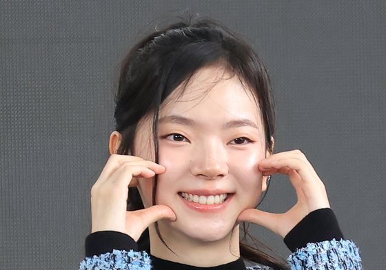 볼 하트 하는 심수빈