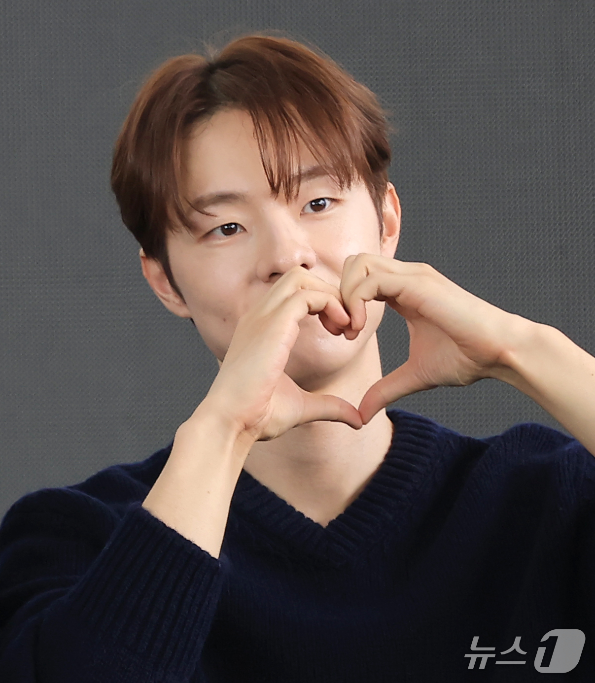 (부산=뉴스1) 권현진 기자 = 배우 김동휘가 10일 부산 해운대구 영화의전당 루프씨어터에서에서 열린 제31회 부산국제영화제 'BIFF의 발견, 빛나는 신예' 오픈토크에서 포즈를 …