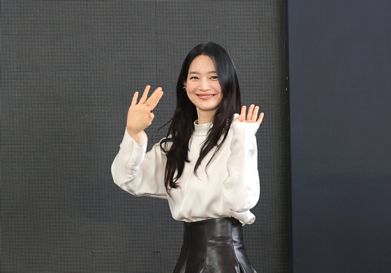 신민아 '황후'의 미니스커트
