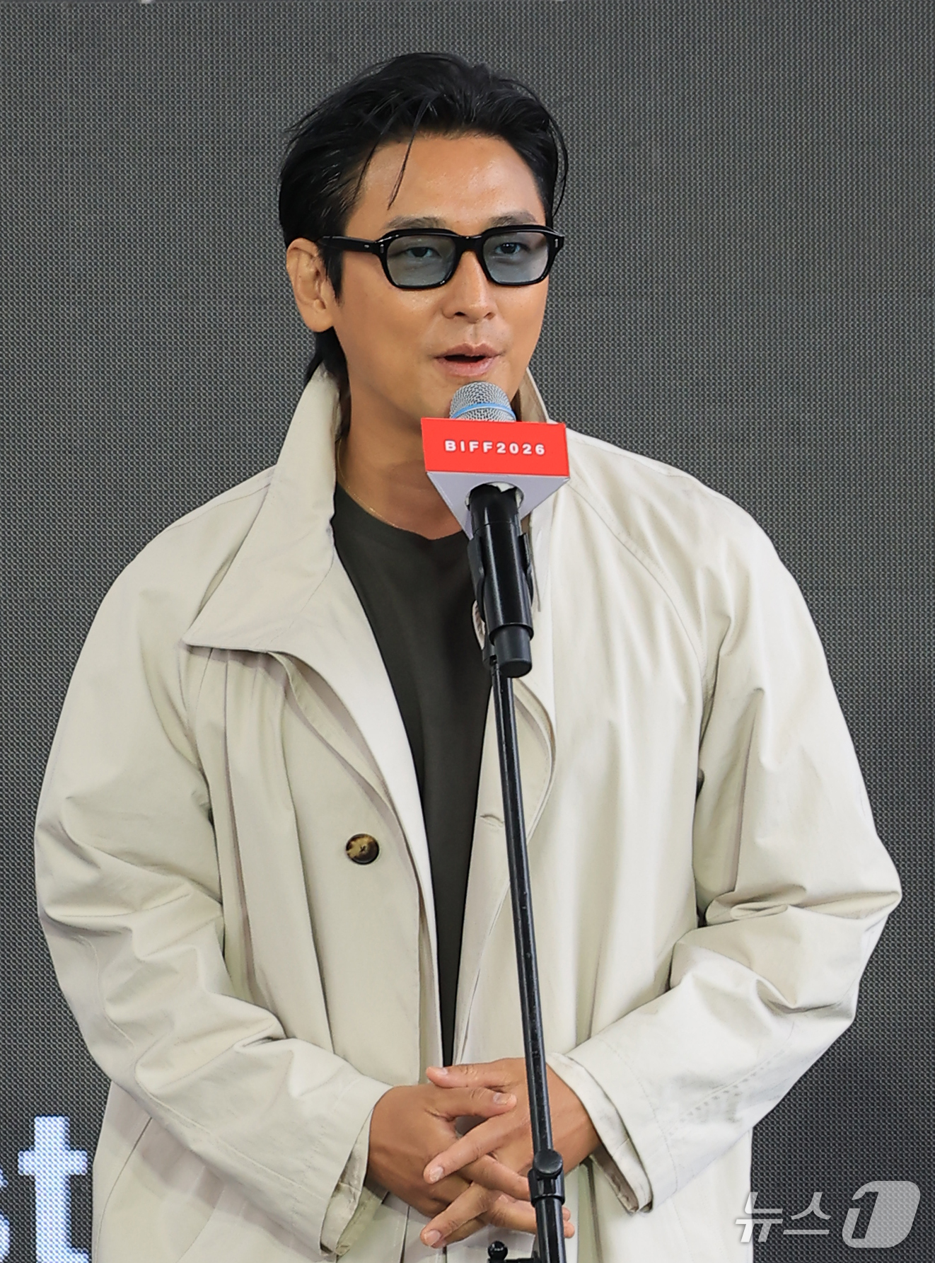 (부산=뉴스1) 권현진 기자 = 배우 주지훈이 10일 부산 해운대구 영화의전당 루프씨어터에서에서 열린 제31회 부산국제영화제 '재혼황후' 무대인사에서 인사말을 하고 있다. 2026 …
