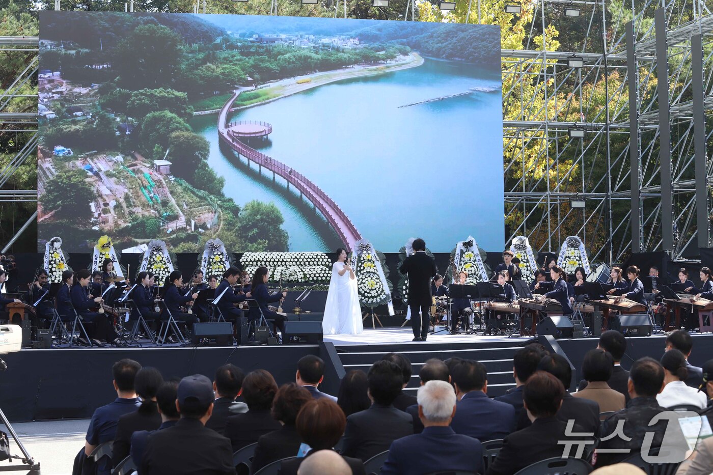 (춘천=뉴스1) 이종재 기자 = 제76주년 춘천지구전투 전승행사인 'K-밀리터리 페스티벌:춘천대첩'이 10일 강원 춘천시 수변공원 일대에서 열렸다.국방부가 주최하고 육군 2군단과 …