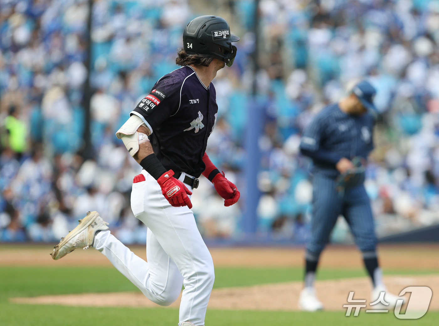 (대구=뉴스1) 공정식 기자 = 11일 오후 대구 삼성 라이온즈파크에서 열린 프로야구 '2026 신한SOL KBO리그' KT 위즈와 삼성 라이온즈의 경기, 3회초 1사 1,2루 상 …