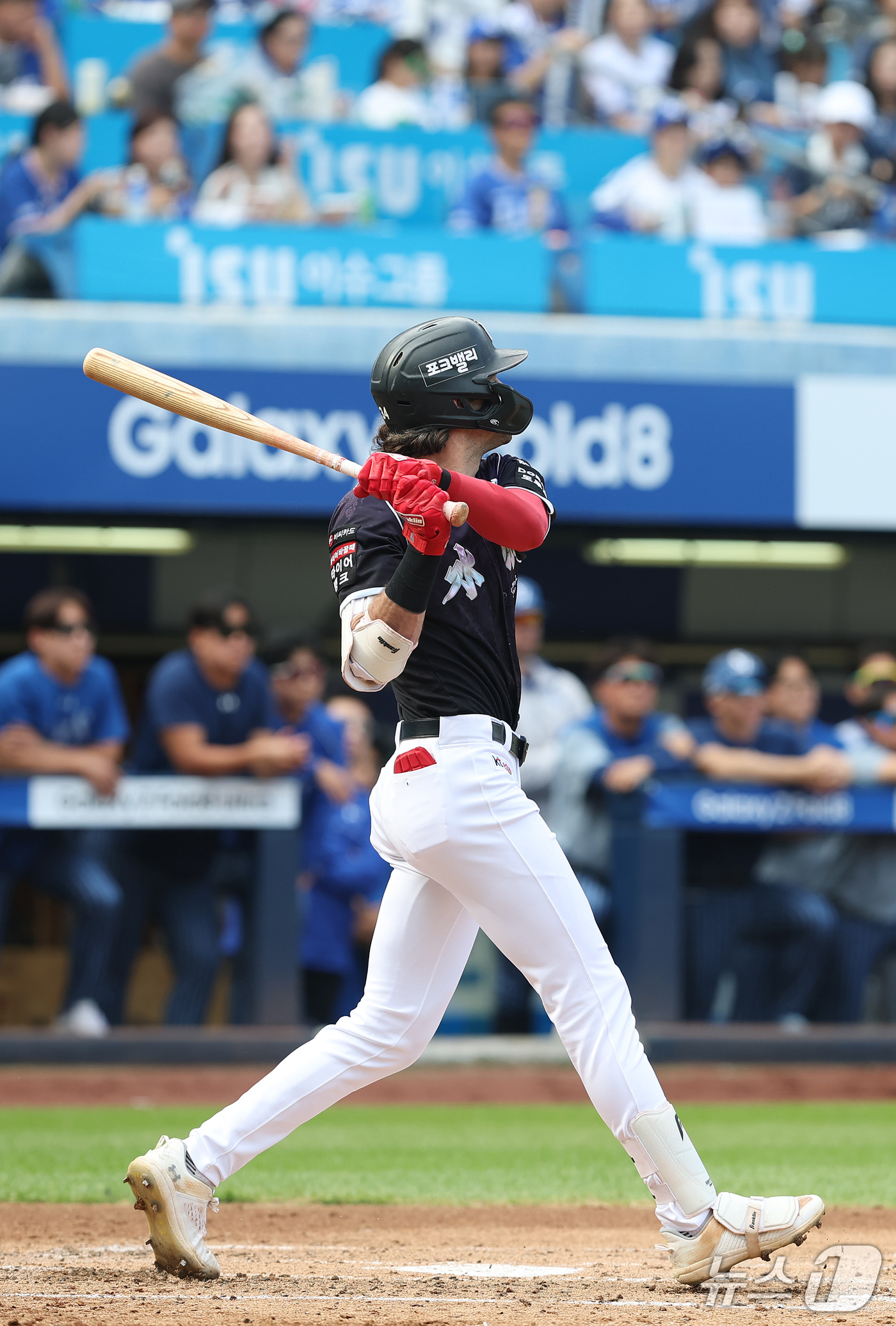 (대구=뉴스1) 공정식 기자 = 11일 오후 대구 삼성 라이온즈파크에서 열린 프로야구 '2026 신한SOL KBO리그' KT 위즈와 삼성 라이온즈의 경기, 3회초 1사 1,2루 상 …