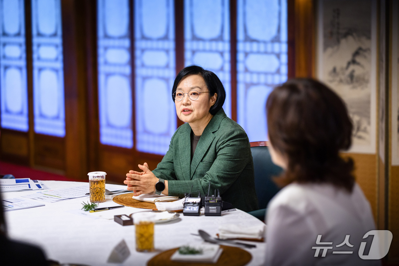 (서울=뉴스1) = 한성숙 국무총리가 11일 서울 종로구 국무총리공관에서 열린 공공임대주택과 사회주택분야 전문가들과의 열린브런치에서 발언하고 있다. (총리실 제공. 재판매 및 DB …