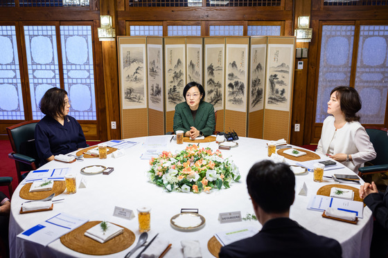 韓총리 "집은 자산이자 삶의 공간…공급 속도와 주거환경 함께 챙겨야"