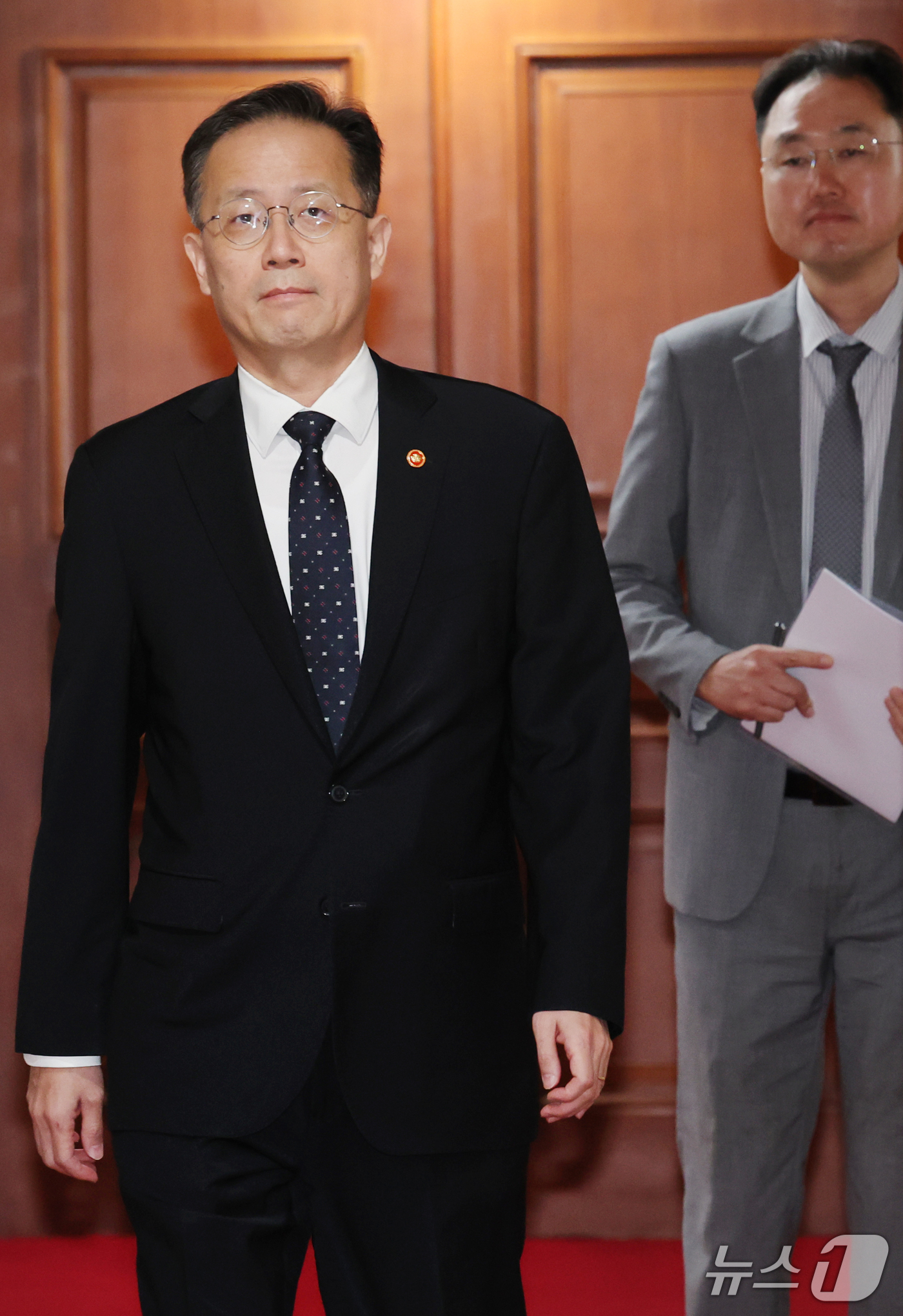 (서울=뉴스1) 이종덕 기자 = 이형일 부총리 겸 재정경제부 장관이 12일 서울 종로구 정부서울청사에서 열린 대외경제장관회의에 참석하고 있다. 이날 회의에서는 대외경제 리스크 점검 …