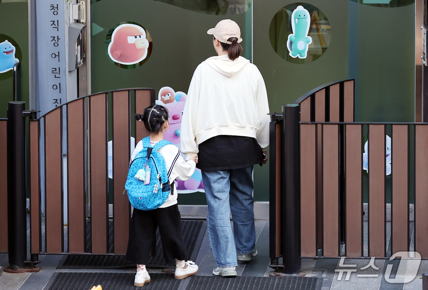 (서울=뉴스1) 김진환 기자 = 지난 12년 사이 전국 어린이집의 40%가 감소한 것으로 나타났다.저출생에 따른 영유아 인구 감소로 2013년 4만 곳을 웃돌던 어린이집은 12년 …