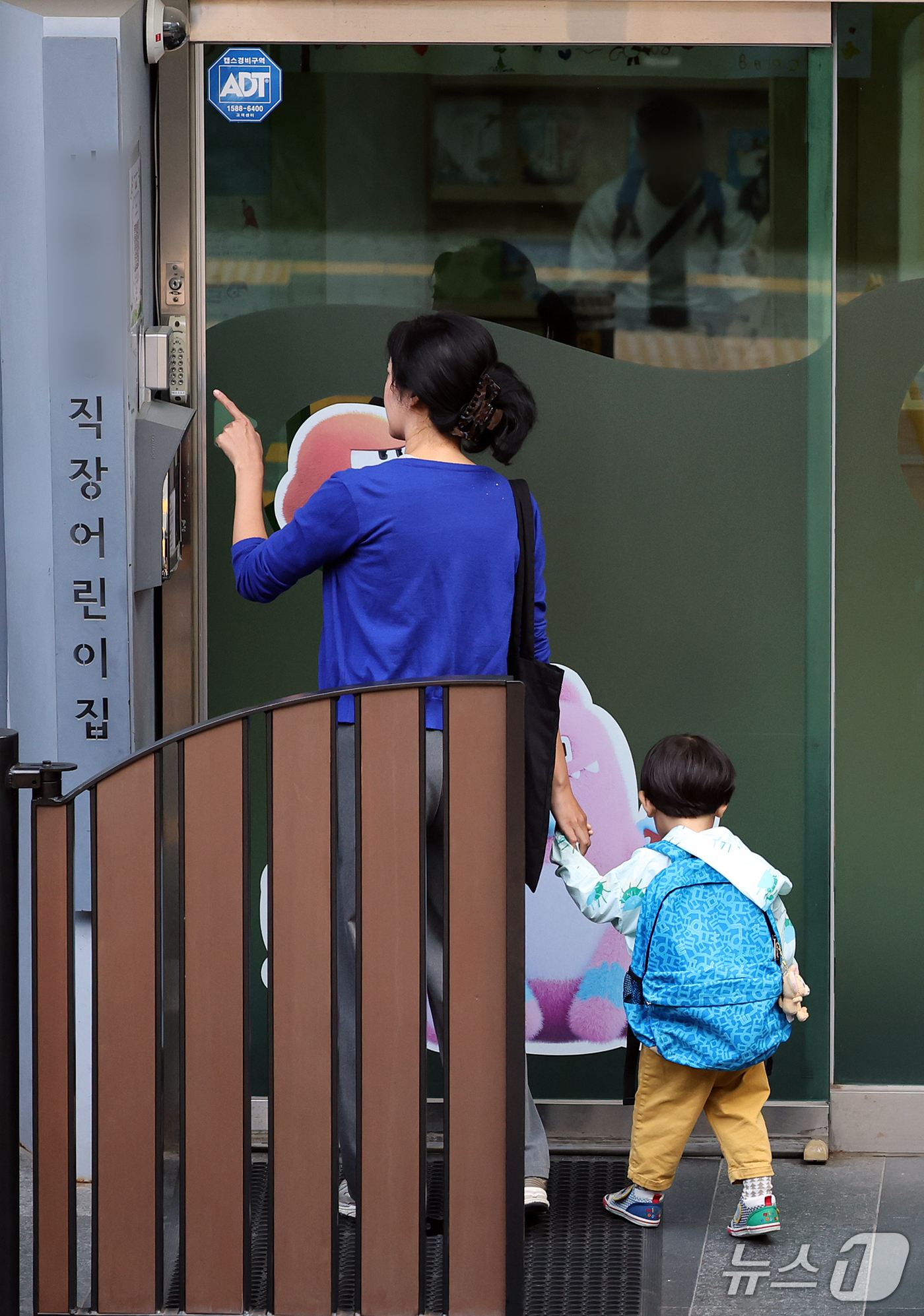 (서울=뉴스1) 김진환 기자 = 지난 12년 사이 전국 어린이집의 40%가 감소한 것으로 나타났다.저출생에 따른 영유아 인구 감소로 2013년 4만 곳을 웃돌던 어린이집은 12년 …