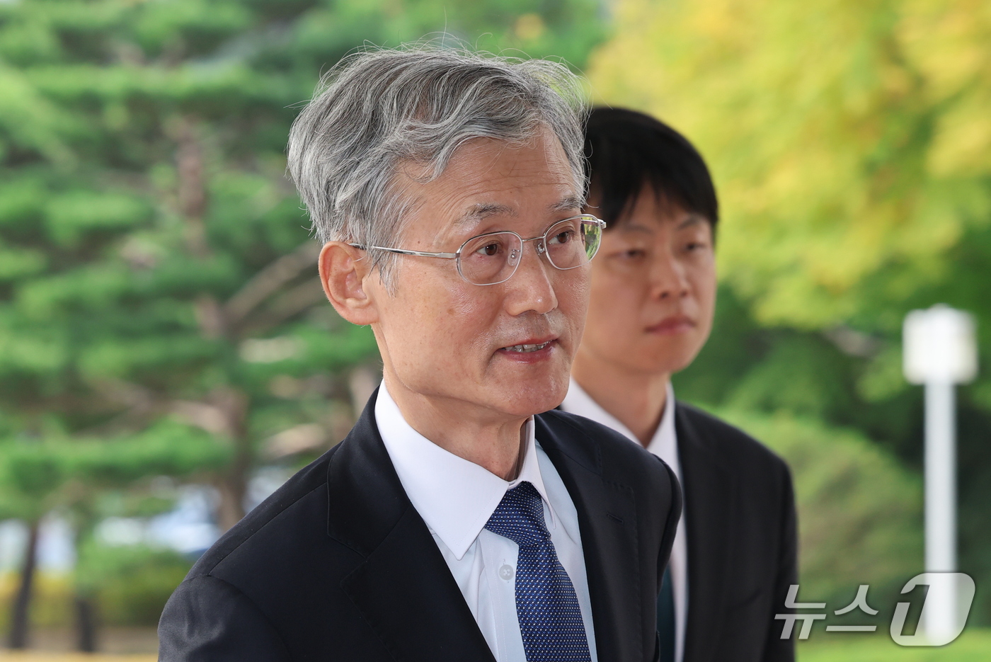 (서울=뉴스1) 박세연 기자 = 조희대 대법원장이 12일 오전 서울 서초구 대법원으로 출근하고 있다. 2026.10.12/뉴스1