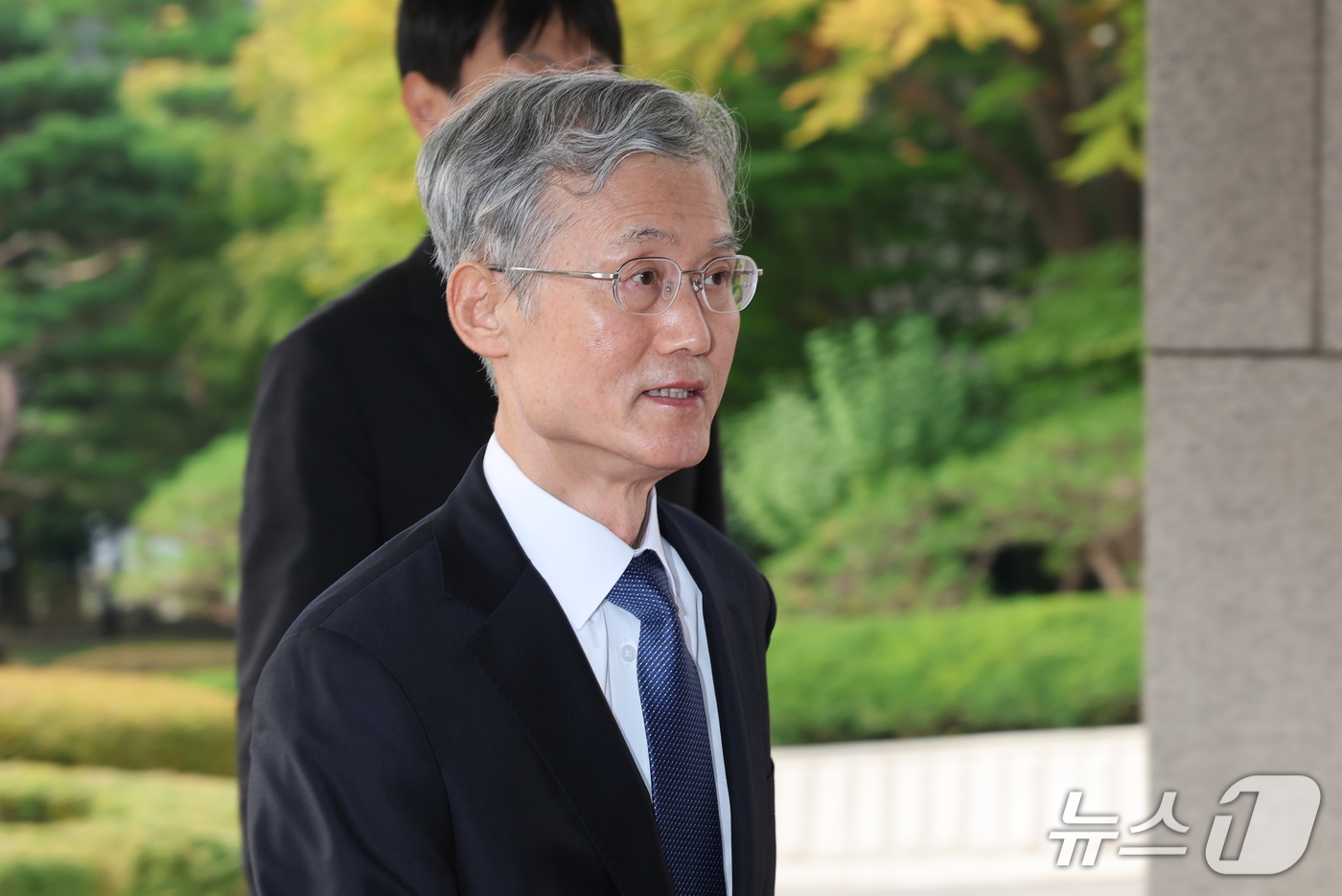(서울=뉴스1) 박세연 기자 = 조희대 대법원장이 12일 오전 서울 서초구 대법원으로 출근하고 있다. 2026.10.12/뉴스1