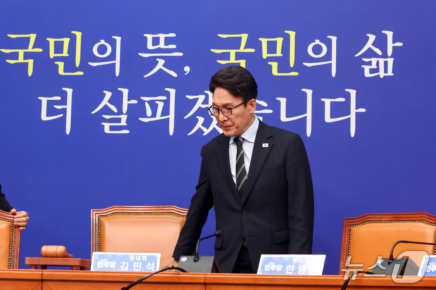 (서울=뉴스1) 황기선 기자 = 김민석 더불어민주당 대표가 12일 오전 서울 여의도 국회에서 열린 최고위원회의에 참석하고 있다.  2026.10.12/뉴스1