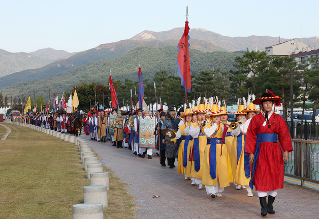 서산해미읍성축제 24만명 찾았다…600년 역사에 현대 콘텐츠