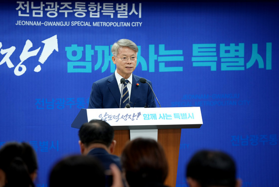 민형배 "전남광주 서남권 현안 해결 위해 무안서 상시 집무"(종합)