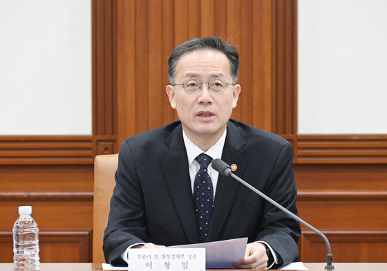 이형일 "IMF, 韓 성장률 3.3%로 상향…성장 흐름 이어가도록 혁신"