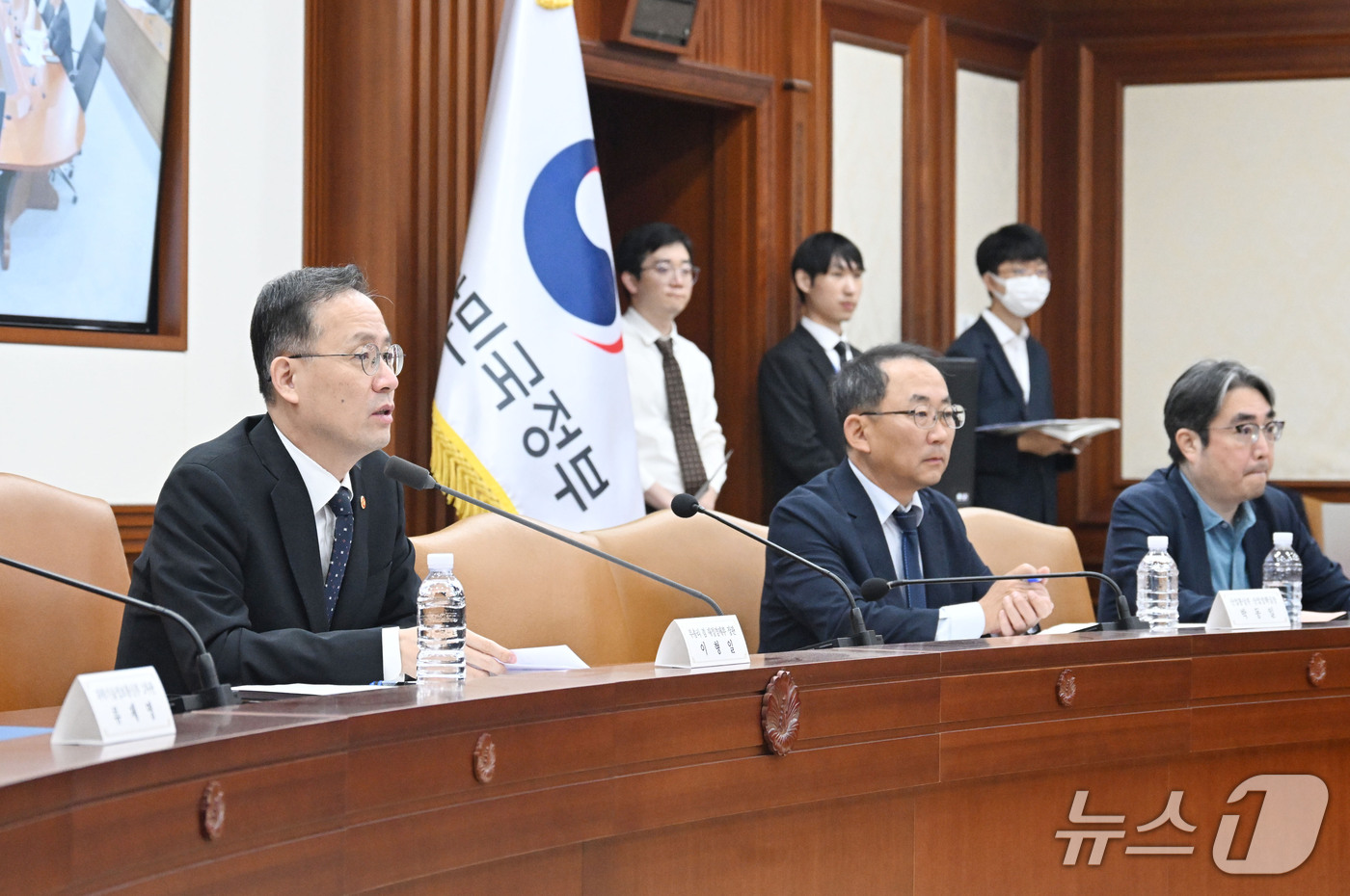 (서울=뉴스1) = 이형일 부총리 겸 재정경제부 장관이 12일 서울 종로구 정부서울청사에서 열린 공급망안정화위원회에서 모두발언을 하고 있다. (재정경제부 제공. 재판매 및 DB 금 …