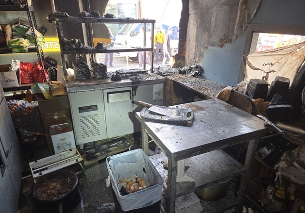 부산 연산동 음식점서 불…부탄가스 폭발 추정