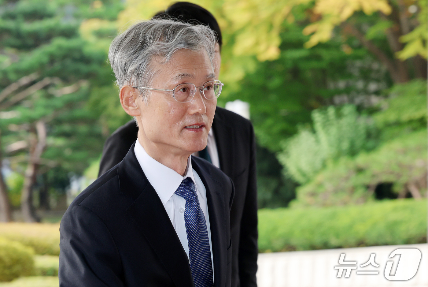 (서울=뉴스1) 박세연 기자 = 조희대 대법원장이 12일 오전 서울 서초구 대법원으로 출근하고 있다. 2026.10.12/뉴스1