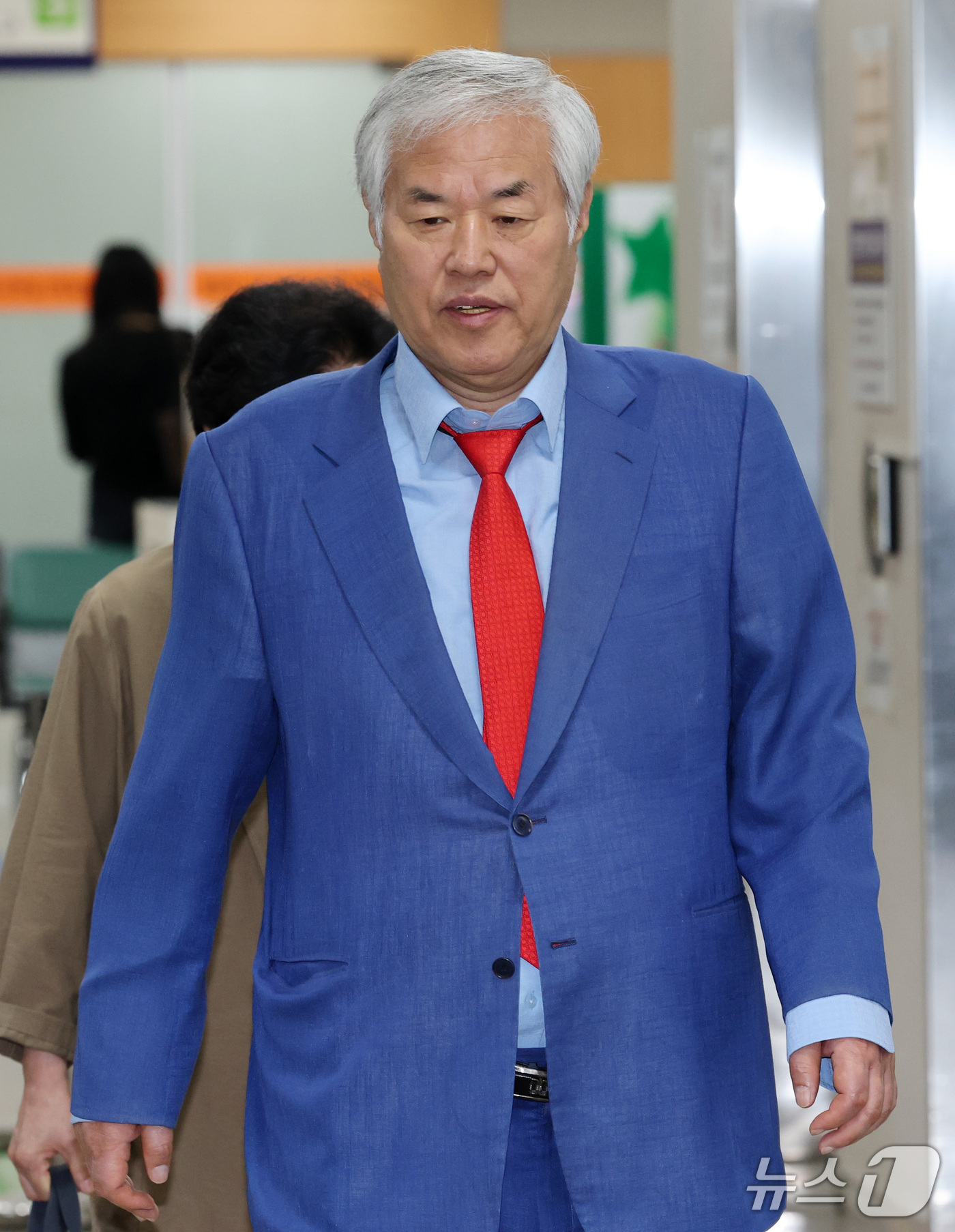 (서울=뉴스1) 박세연 기자 = 전광훈 사랑제일교회 목사가 12일 서초구 서울중앙지방법원에서 열린 공직선거법위반 공판에 출석하고 있다. 2026.10.12/뉴스1