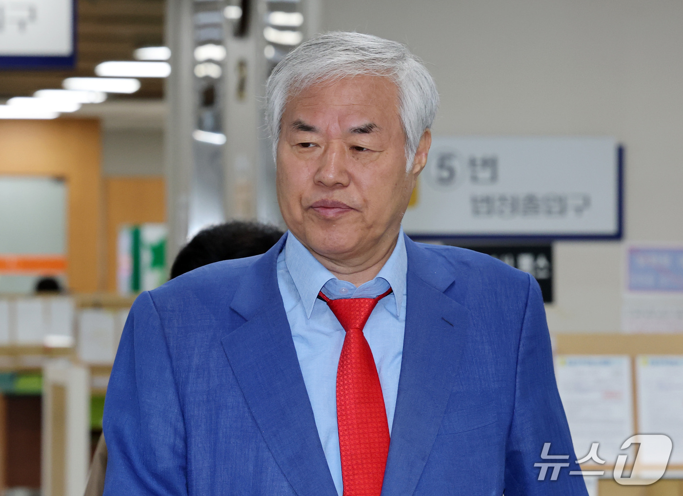 (서울=뉴스1) 박세연 기자 = 전광훈 사랑제일교회 목사가 12일 서초구 서울중앙지방법원에서 열린 공직선거법위반 공판에 출석하고 있다. 2026.10.12/뉴스1