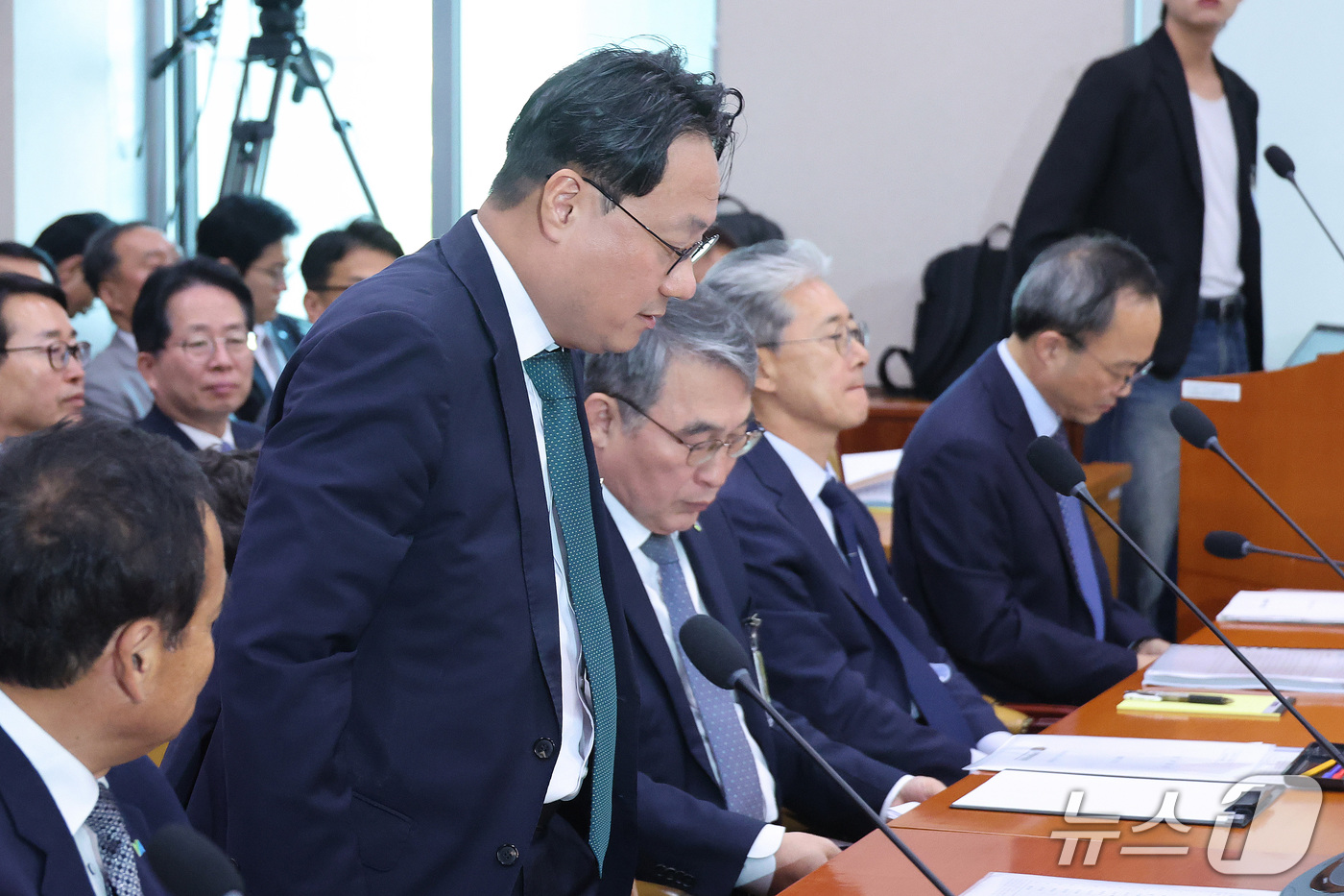 (서울=뉴스1) 신웅수 기자 = 이성훈 한국토지주택공사 사장이 12일 서울 여의도 국회에서 열린 국토교통위원회의 한국토지주택공사 등에 대한 국정감사에 출석하고 있다. 2026.10 …