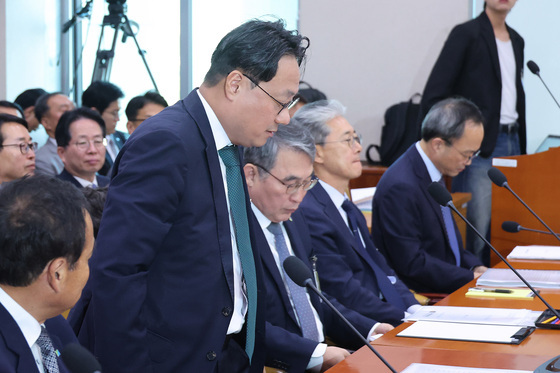 [국감] 국토위 출석하는 이성훈 LH 사장