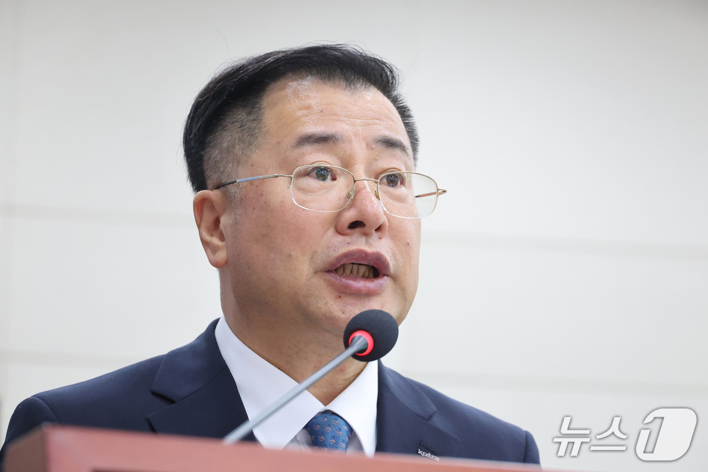 (서울=뉴스1) 신웅수 기자 = 강경성 대한무역투자진흥공사 사장 12일 서울 여의도 국회에서 열린 산업통상자원중소벤처기업위원회의 대한무역투자진흥공사 등에 대한 국정감사에서 업무보고 …