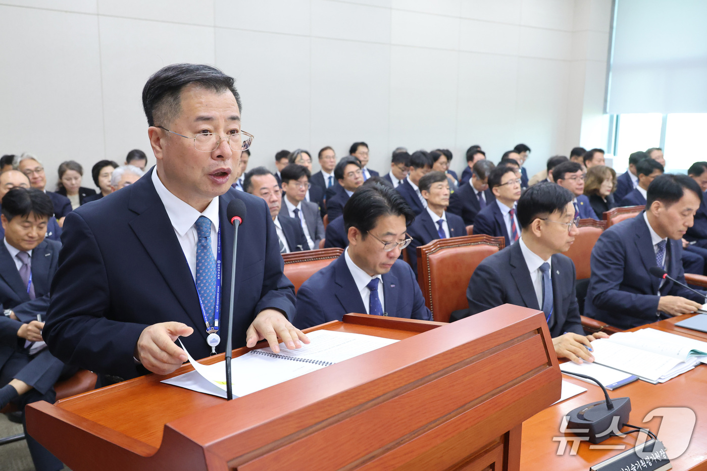 (서울=뉴스1) 신웅수 기자 = 강경성 대한무역투자진흥공사 사장 12일 서울 여의도 국회에서 열린 산업통상자원중소벤처기업위원회의 대한무역투자진흥공사 등에 대한 국정감사에서 업무보고 …