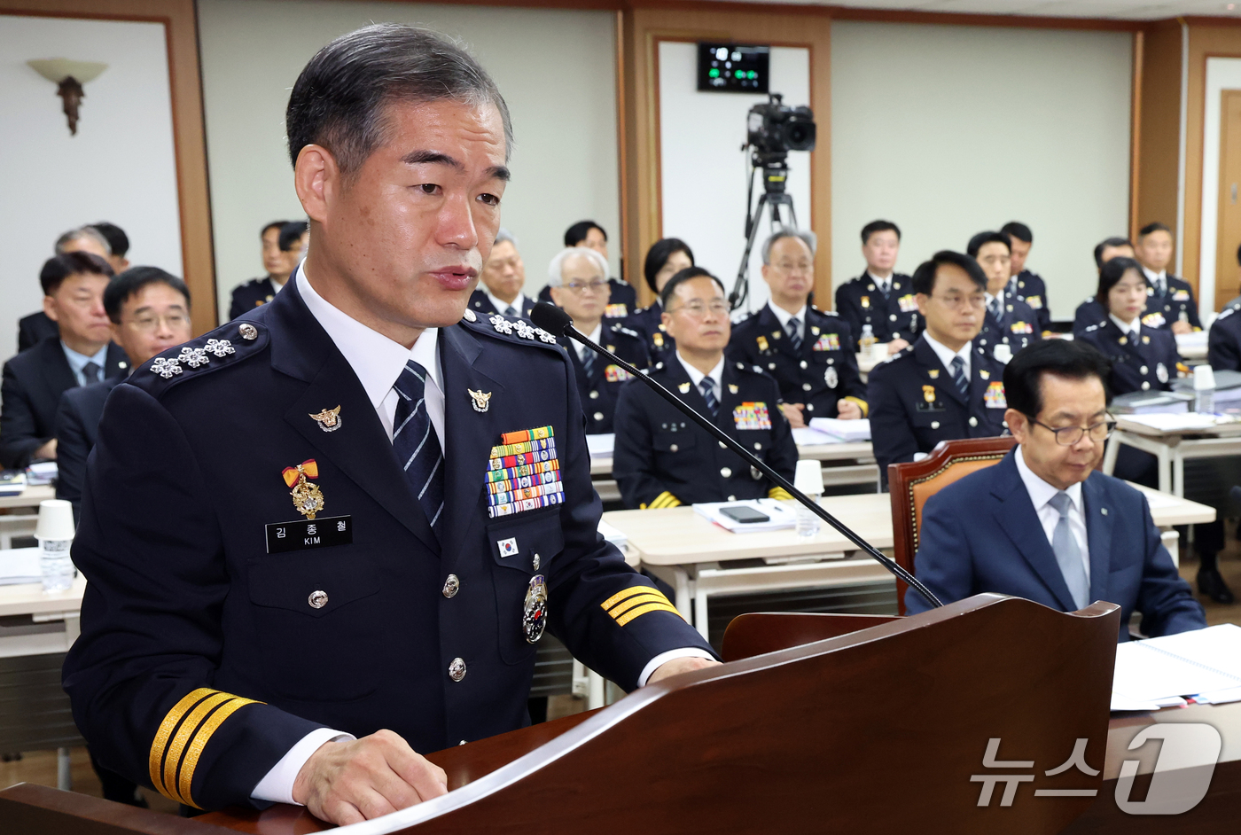 (서울=뉴스1) 김명섭 기자 = 김종철 경찰청장 직무대행이 12일 서울 서대문구 경찰청에서 열린 국정감사에서 인사말을 하고 있다. 2026.10.12/뉴스1
