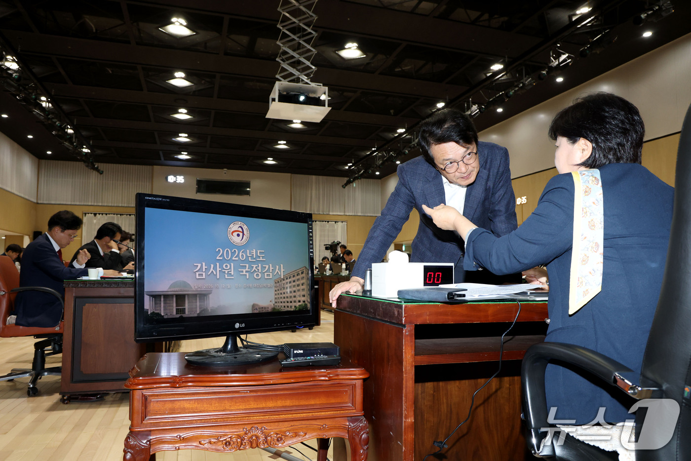 (서울=뉴스1) 이광호 기자 = 국회 서영교 법사위원장과  여당 간사인 김의겸 더불어민주당 의원이 12일 오전 서울 종로구 감사원에서 열린 국회 법제사법위원회의 감사원에 대한 국정 …