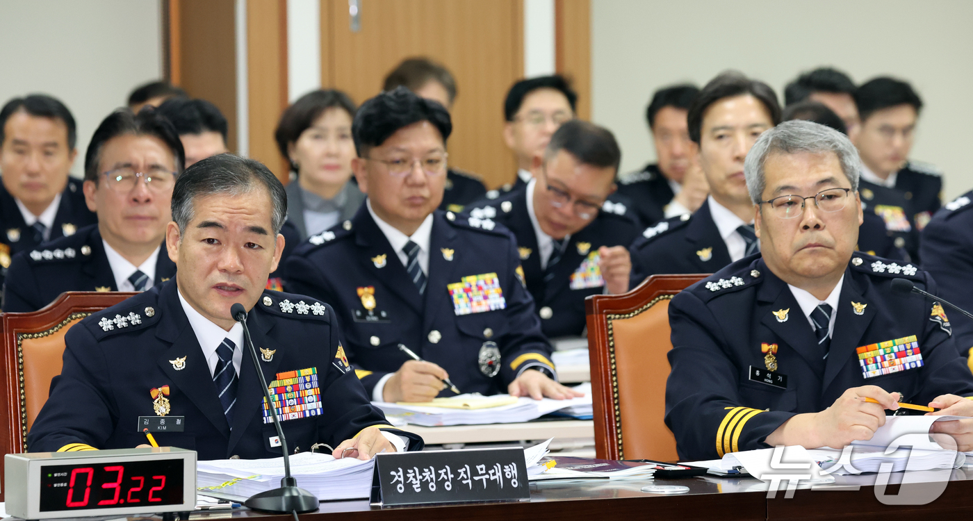 (서울=뉴스1) 김명섭 기자 = 김종철 경찰청장 직무대행이 12일 서울 서대문구 경찰청에서 열린 국정감사에서 국회 행정안전위원회 위원들의 질문에 답변하고 있다. 2026.10.12 …