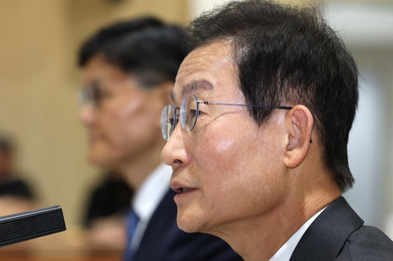 [국감] 답변하는 김호철 감사원장