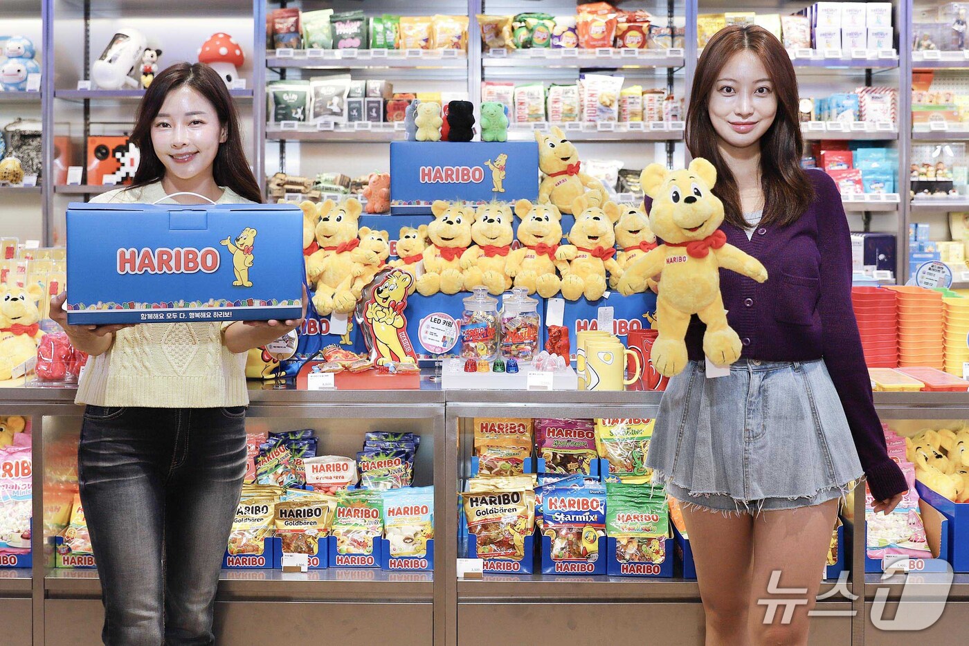 (서울=뉴스1) = 신세계백화점이 오는 10월 22일까지 강남점 지하 1층 어나더팜에서 독일 젤리 브랜드 '하리보(HARIBO)'와 함께 '새로운 발견, 어나더팜 하리보 젤리 & …