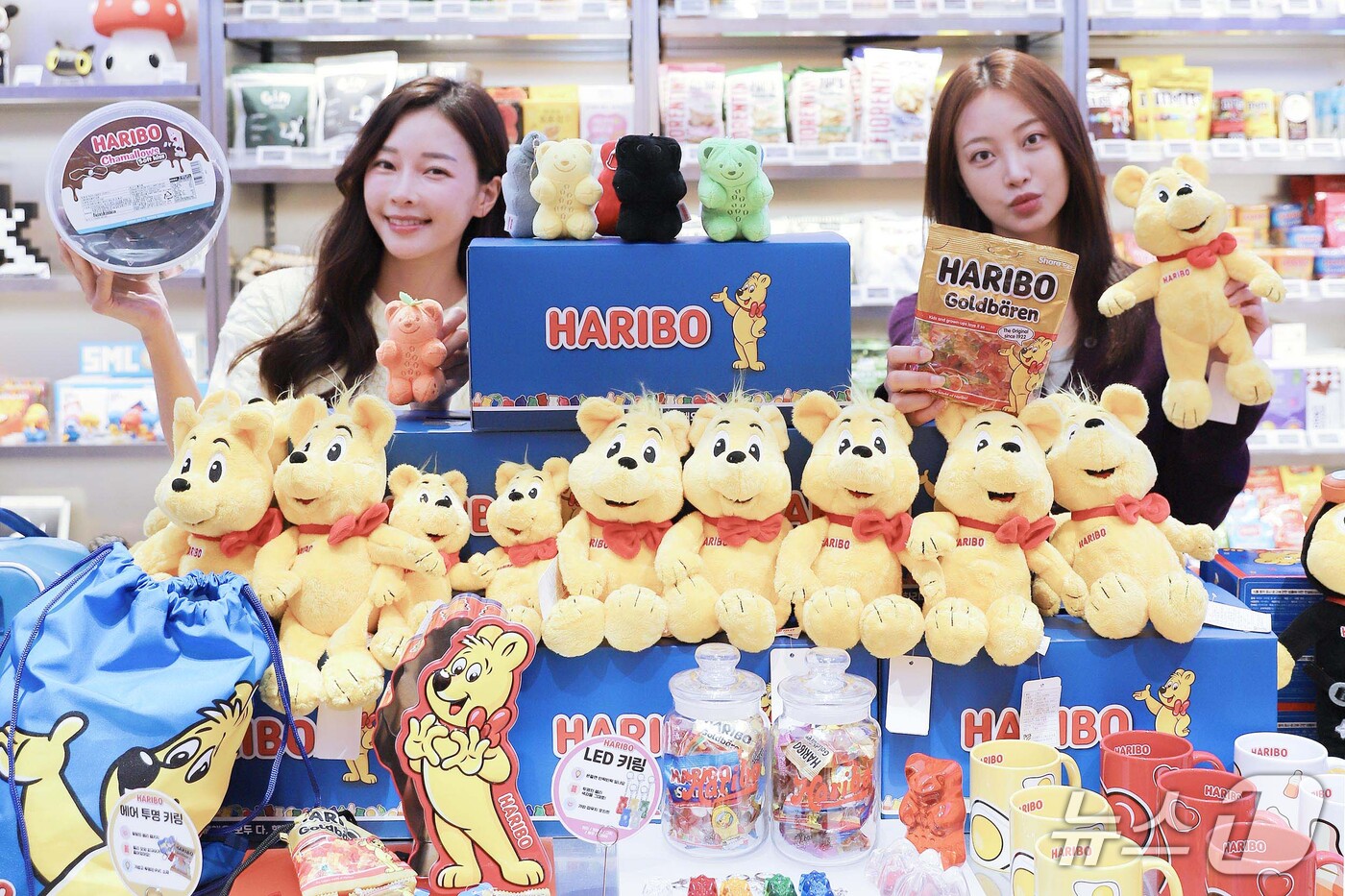 (서울=뉴스1) = 신세계백화점이 오는 10월 22일까지 강남점 지하 1층 어나더팜에서 독일 젤리 브랜드 '하리보(HARIBO)'와 함께 '새로운 발견, 어나더팜 하리보 젤리 & …