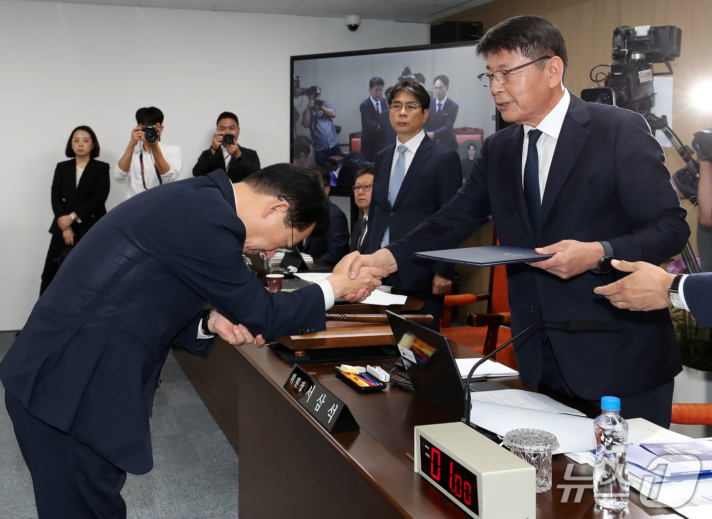 (부산=뉴스1) 윤일지 기자 = 황종우 해양수산부 장관이 12일 부산 동구 해양수산부 별관에서 열린 농림축산식품해양수산위원회의 해양수산부, 한국수산자원공단, 한국해양수산연수원, 한 …