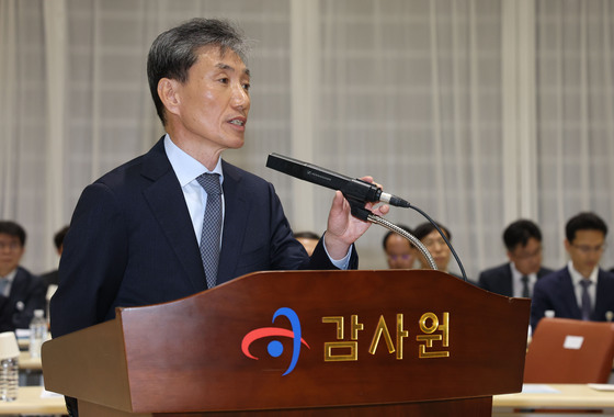 [국감] 답변하는 김영신 감사위원