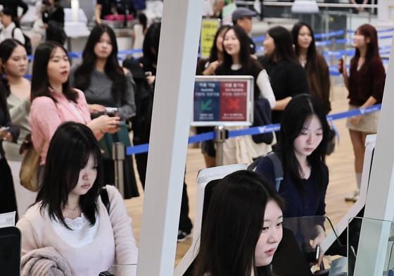 해외 수학여행 떠나는 고교생들, 자동출입국심사 사전등록 예약제