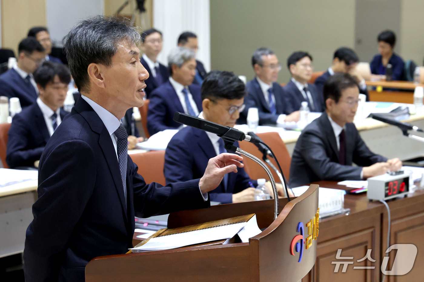 (서울=뉴스1) 이광호 기자 = 김영신 감사위원이 12일 오전 서울 종로구 감사원에서 열린 국회 법제사법위원회의 감사원에 대한 국정감사에 출석해 의원 질의에 답하고 있다. 2026 …