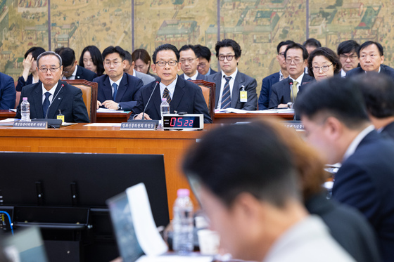 [국감] 국정감사 답변하는 한상준 영화진흥위원장