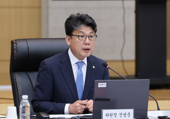 與 "미래전 대비" 野 "쿠데타가 명분 안돼"…사관학교 통합 공방