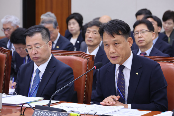 [국감] 답변하는 이상훈 한국산업단지공단 이사장