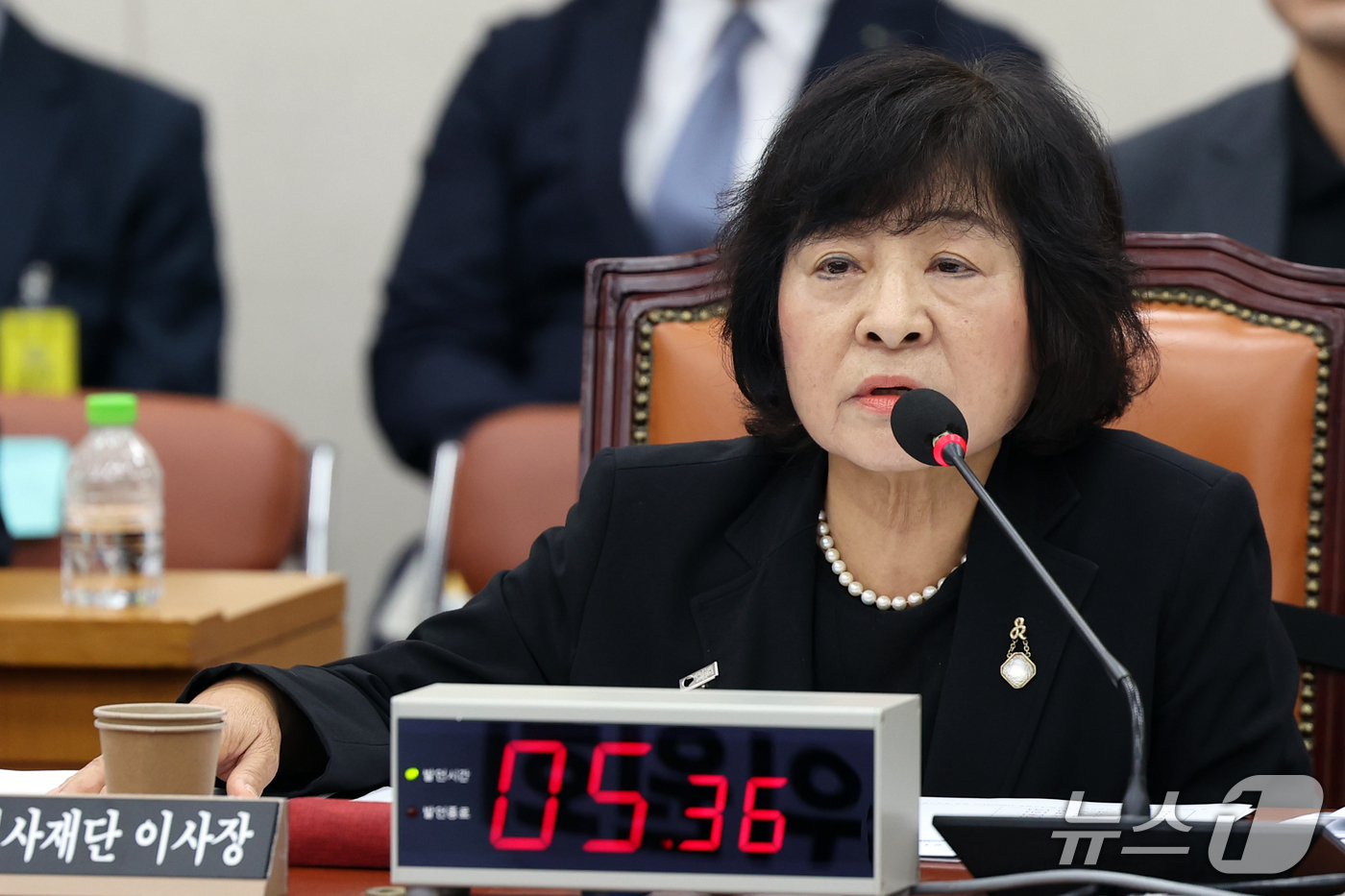(서울=뉴스1) 황기선 기자 = 박지향 동북아역사재단 이사장이 12일 서울 여의도 국회 교육위원회에서 열린 한국학중앙연구원 등에 대한 국정감사에서 의원 질의에 답하고 있다.  20 …