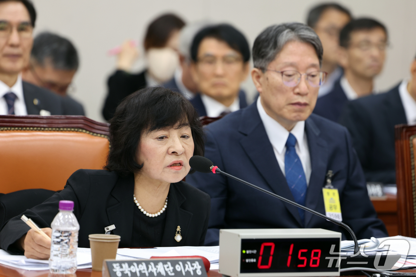 (서울=뉴스1) 황기선 기자 = 박지향 동북아역사재단 이사장이 12일 서울 여의도 국회 교육위원회에서 열린 한국학중앙연구원 등에 대한 국정감사에서 의원 질의에 답하고 있다.  20 …