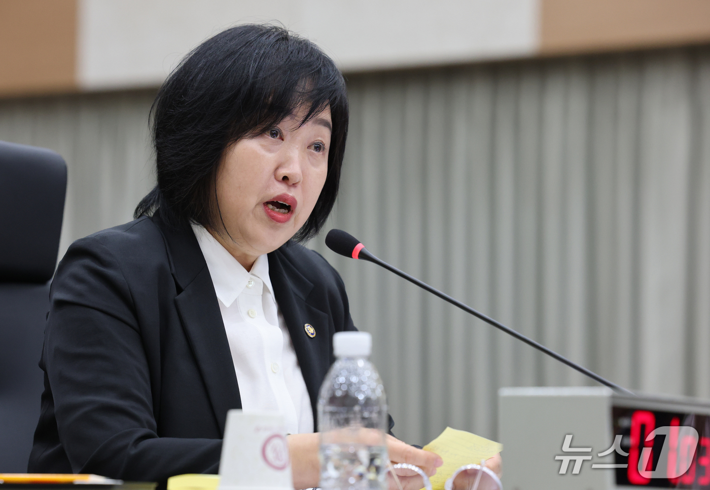 (대전=뉴스1) 김기태 기자 = 홍소영 병무청장이 12일 정부대전청사 병무청에서 열린 국회 국방위원회 국정감사에 출석해 의원들의 질의에 답변하고 있다. 2026.10.12/뉴스1