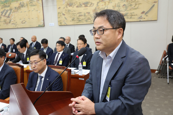 [국감] 질의에 답하는 김영진 교육부 학교정책관