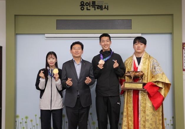 용인시장, '亞게임 메달' 태권도 품새 정하은, 높이뛰기 우상혁 격려