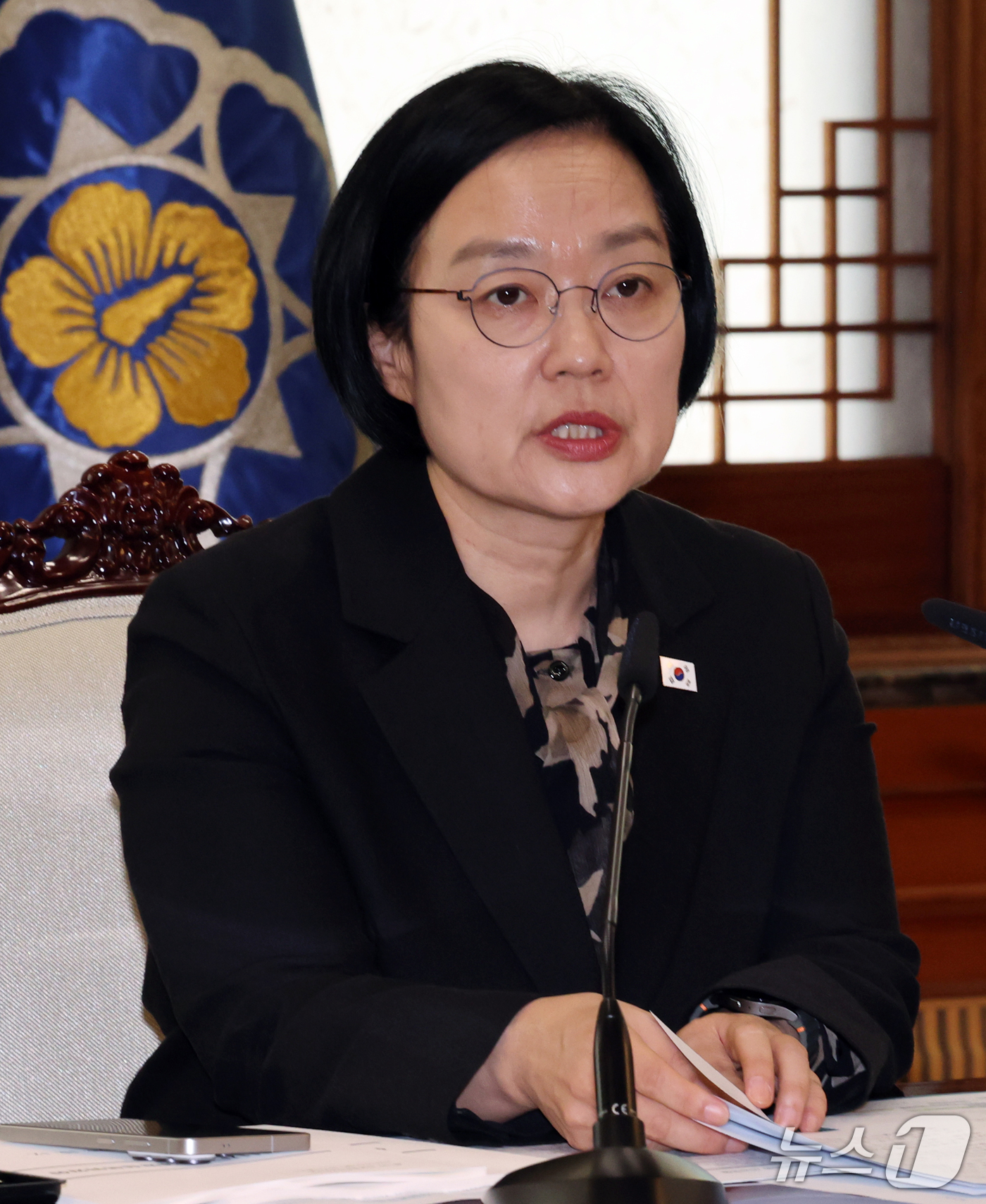 (서울=뉴스1) 이종덕 기자 = 한성숙 국무총리가 12일 서울 종로구 정부서울청사에서 열린 자살예방정책위원회 회의에서 모두발언 하고 있다. 2026.10.12/뉴스1