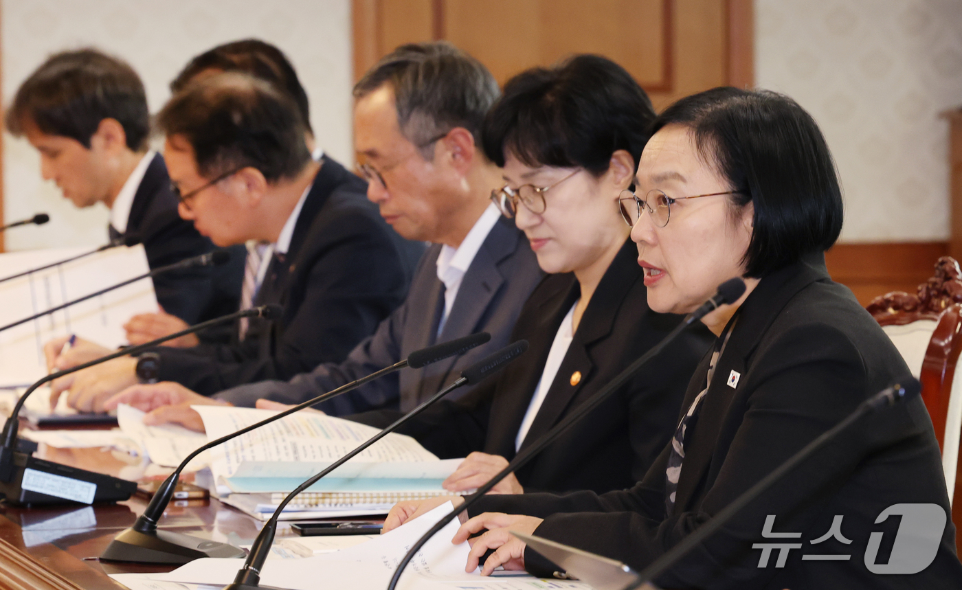 (서울=뉴스1) 이종덕 기자 = 한성숙 국무총리가 12일 서울 종로구 정부서울청사에서 열린 자살예방정책위원회 회의에서 모두발언 하고 있다. 2026.10.12/뉴스1